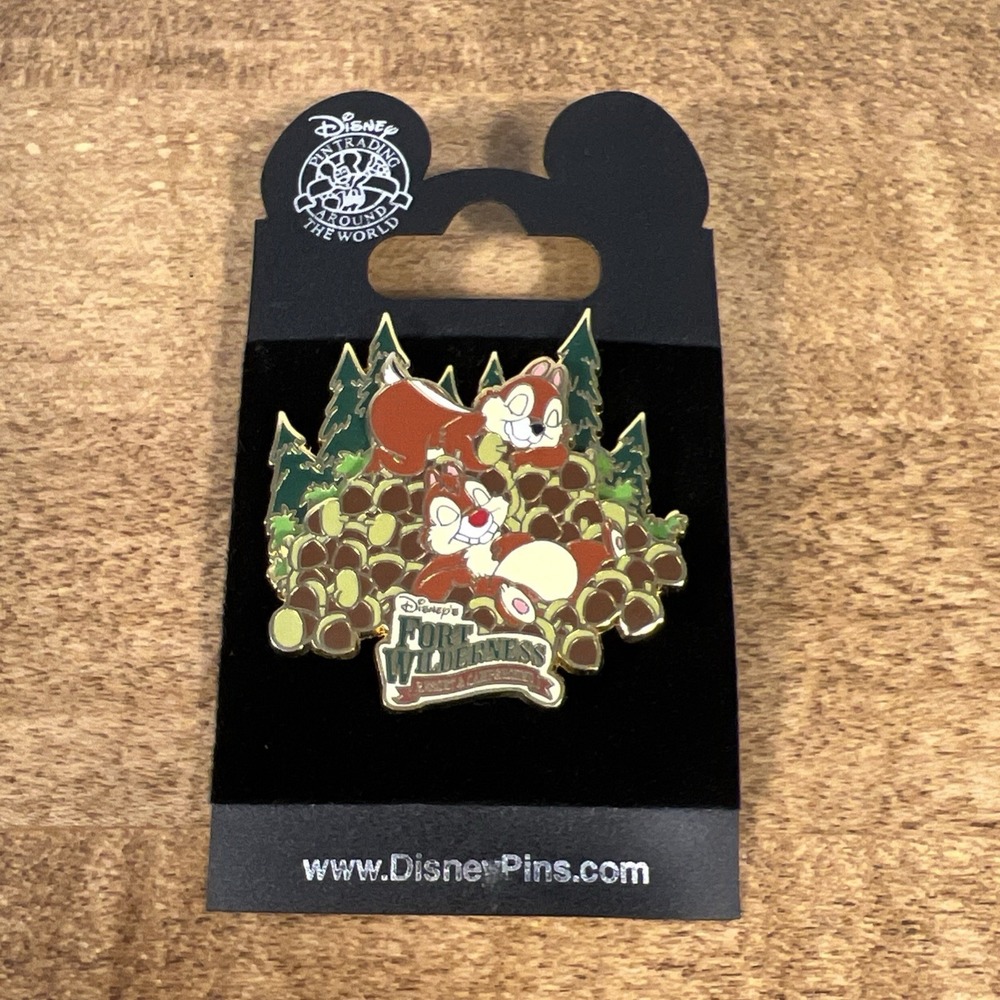 WDW 2008 Disney CHIP N DALE Fort Wilderness Resort Collectors Pin